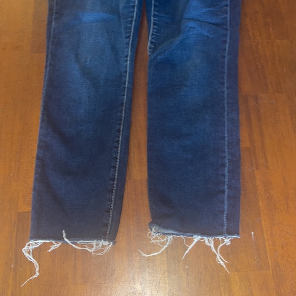 Cabi ladies Ruby skinny dark blue wash cropped raw hem jeans. Size 8. - Picture 3 of 9